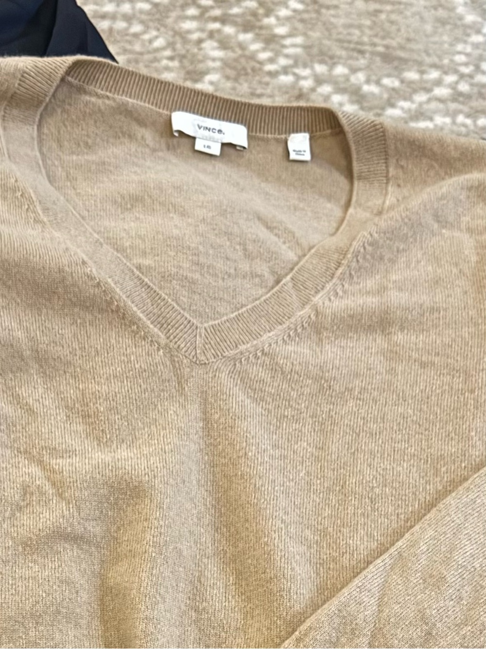 Vince Beige 100% Cashmere V-Neck Sweater - Picture 4 of 4